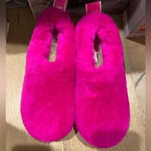 Brand new UGG women Slippers pink size 6